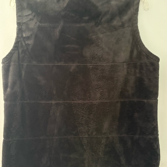 Columbia Faux Fur Black Vest
Women's Size Large Lined Jacket - Picture 4 of 5